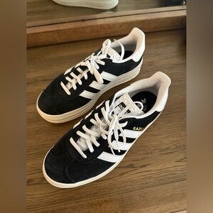 Adidas Gazelle Sneakers Like New worn once Size 8.5W / 7.5M